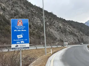 Austrian ASFINAG vignette obligation sign showing Vignettenpflicht for vehicles up to 3.5t and GO-Box Mautpflicht for vehicles over 3.5t, with video enforcement notice near Mils bei Imst in Tyrol